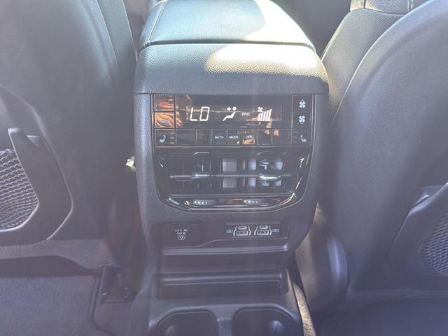 Photo of 2024 Diamond Black Jeep Grand Cherokee L