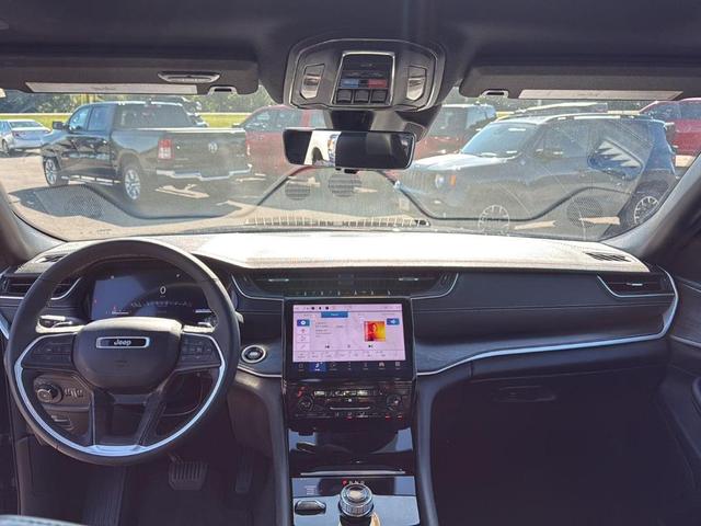 Photo of 2024 Diamond Black Jeep Grand Cherokee L