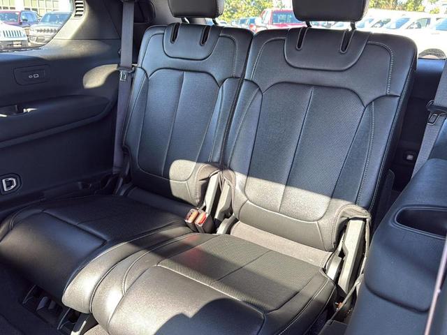 Photo of 2024 Diamond Black Jeep Grand Cherokee L