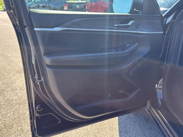 Photo of 2024 Diamond Black Jeep Grand Cherokee L