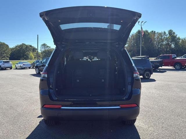 Photo of 2024 Diamond Black Jeep Grand Cherokee L