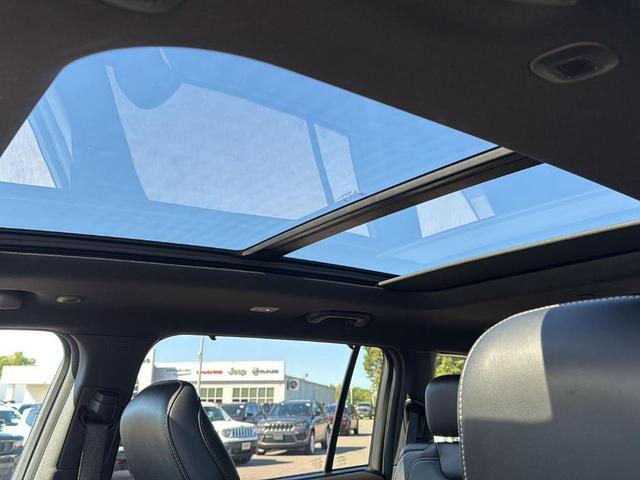 Photo of 2024 Diamond Black Jeep Grand Cherokee L