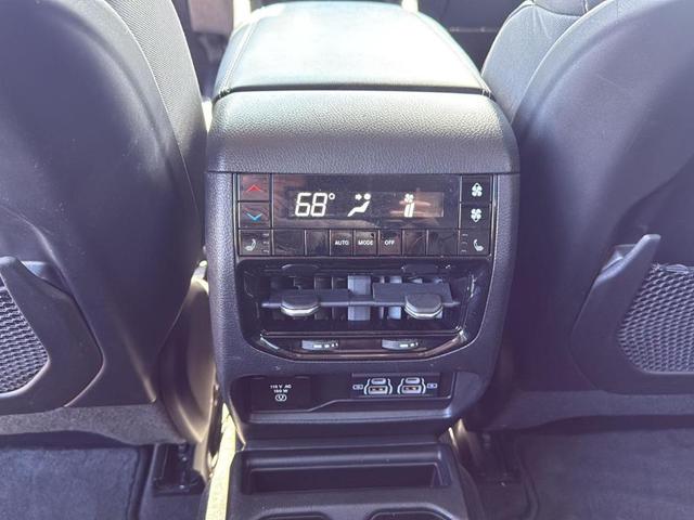 Photo of 2022 Metallic Jeep Grand Cherokee L