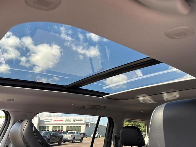 Photo of 2022 Metallic Jeep Grand Cherokee L