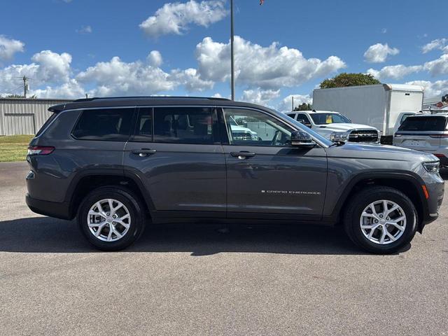Photo of 2022 Metallic Jeep Grand Cherokee L