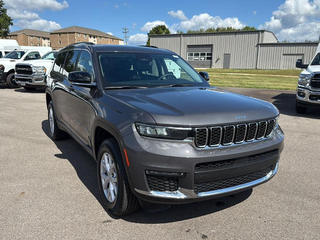 Photo of 2022 Metallic Jeep Grand Cherokee L