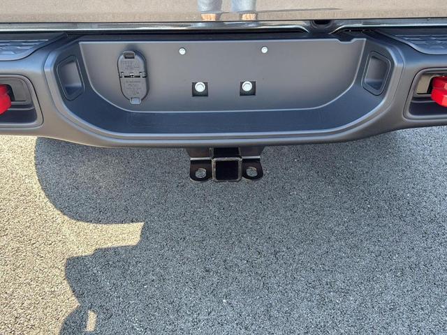 Photo of 2025 Granite Crystal Clearcoat Metallic Jeep Gladiator