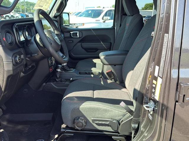 Photo of 2025 Granite Crystal Clearcoat Metallic Jeep Gladiator