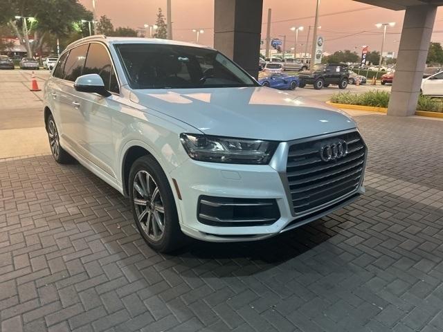 Photo of 2019 White Audi Q7