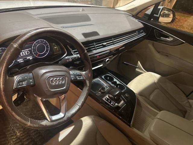 Photo of 2019 White Audi Q7