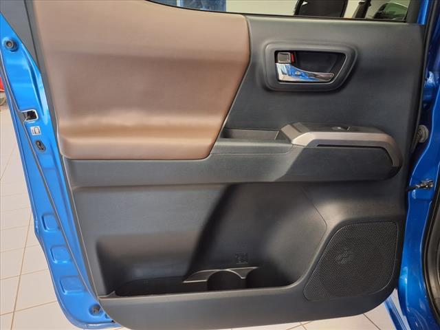 Photo of 2016 Blazing Blue Pearl Toyota Tacoma