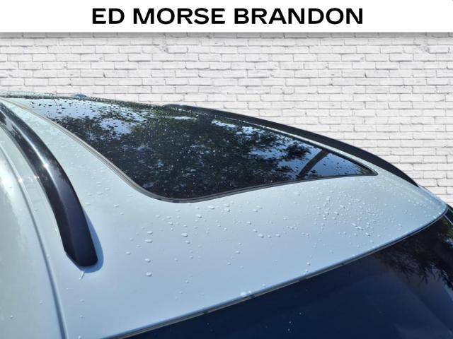 Photo of 2023 White Porsche Macan