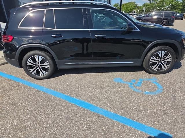 Photo of 2024 Night Black Mercedes-Benz GLB 250