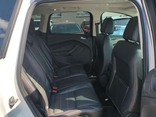 Photo of 2016 White Platinum Metallic Tri-Coat Ford Escape