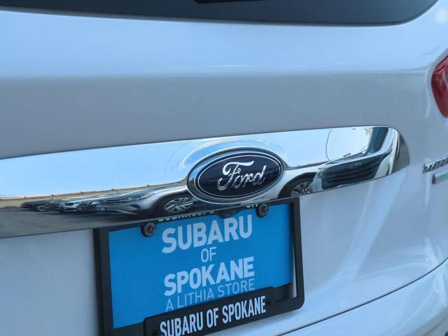 Photo of 2016 White Platinum Metallic Tri-Coat Ford Escape