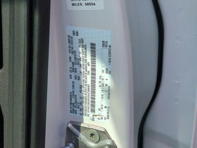 Photo of 2016 White Platinum Metallic Tri-Coat Ford Escape