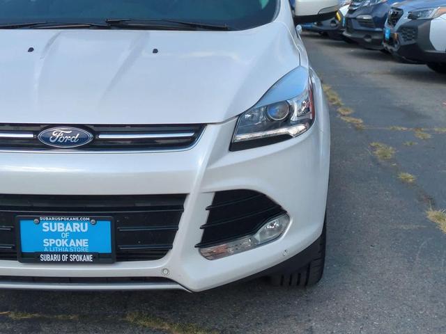 Photo of 2016 White Platinum Metallic Tri-Coat Ford Escape