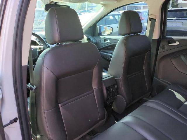 Photo of 2016 White Platinum Metallic Tri-Coat Ford Escape
