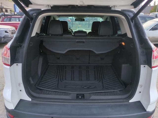 Photo of 2016 White Platinum Metallic Tri-Coat Ford Escape