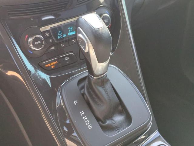 Photo of 2016 White Platinum Metallic Tri-Coat Ford Escape
