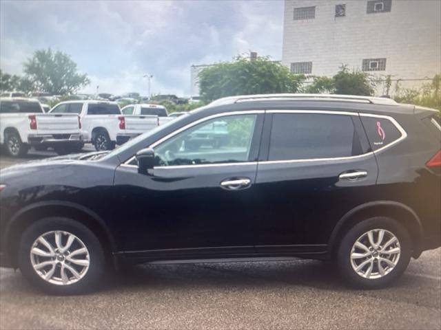 Photo of 2018 Magnetic Black Nissan Rogue