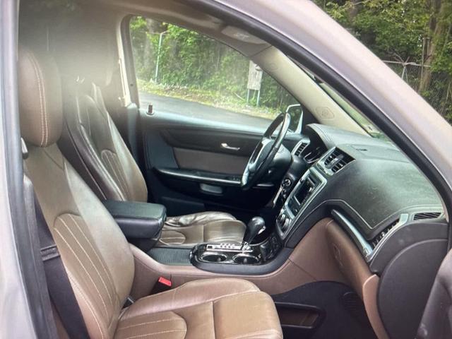 Photo of 2017 White Frost Tricoat GMC Acadia Limited