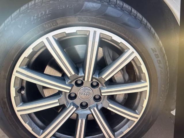 Photo of 2018 White Audi Q7