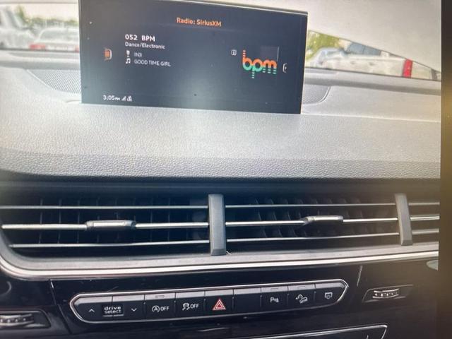 Photo of 2018 White Audi Q7