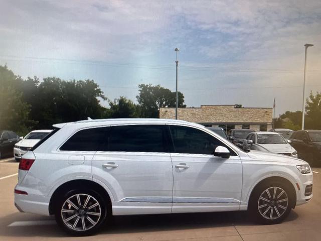 Photo of 2018 White Audi Q7