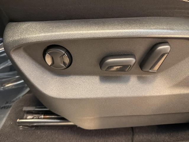 Photo of 2022 Platinum Gray Metallic Volkswagen Atlas Cross Sport