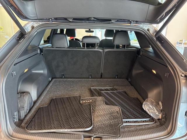 Photo of 2022 Platinum Gray Metallic Volkswagen Atlas Cross Sport