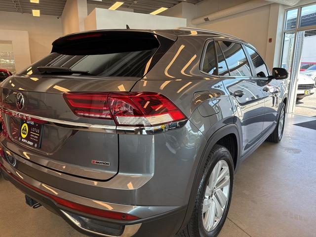 Photo of 2022 Platinum Gray Metallic Volkswagen Atlas Cross Sport