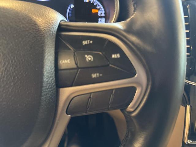 Photo of 2022 Bright White Clearcoat Jeep Grand Cherokee