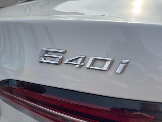 Photo of 2025 Alpine White BMW 540