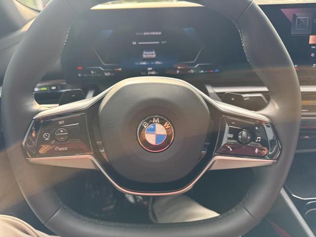 Photo of 2025 Alpine White BMW 540