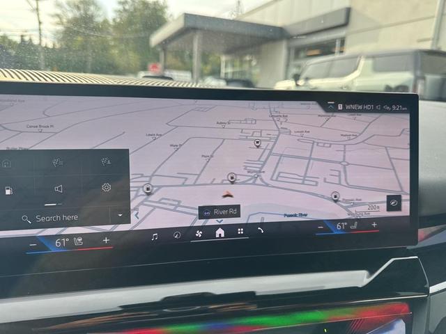 Photo of 2025 Alpine White BMW 540