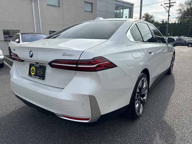 Photo of 2025 Alpine White BMW 540