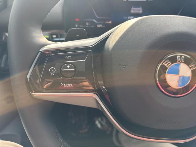 Photo of 2025 Alpine White BMW 540