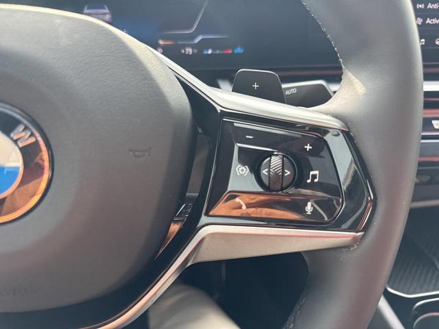 Photo of 2025 Alpine White BMW 540