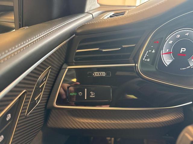 Photo of 2024 Blue Metallic Audi SQ8