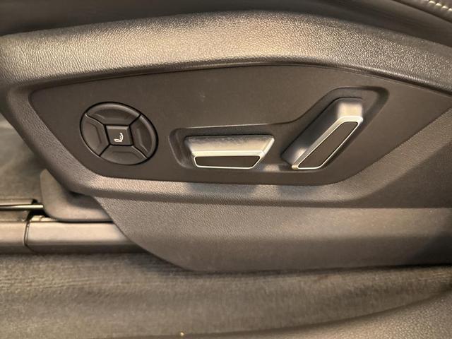 Photo of 2024 Blue Metallic Audi SQ8