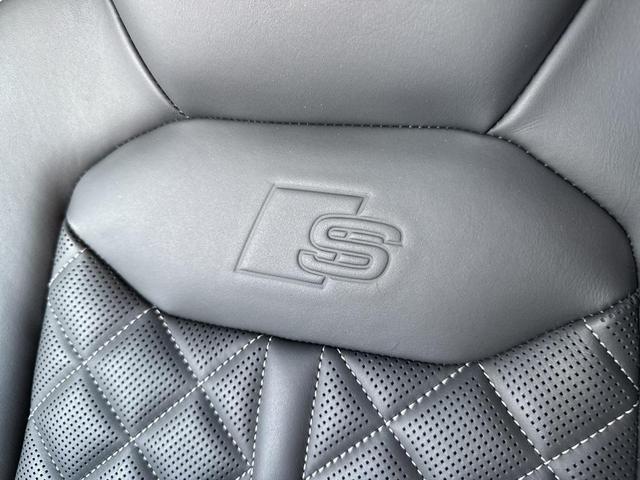 Photo of 2024 Blue Metallic Audi SQ8