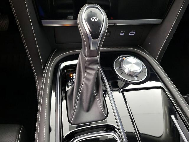 Photo of 2023 Black INFINITI QX80