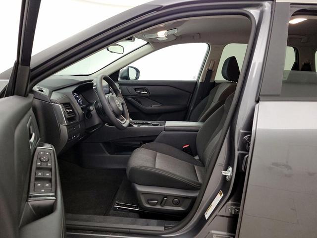 Photo of 2024 Gray Nissan Rogue