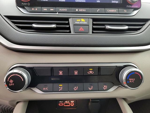 Photo of 2020 Black Nissan Altima