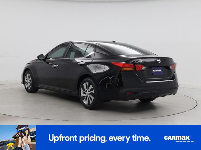Photo of 2020 Black Nissan Altima