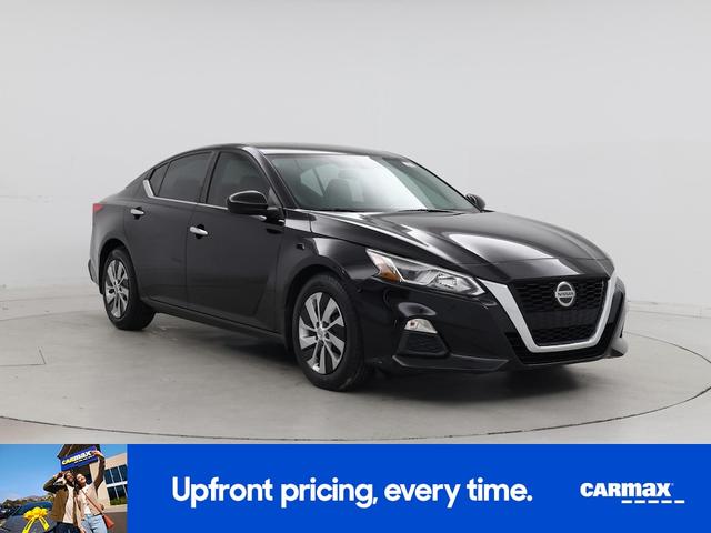 Photo of 2020 Black Nissan Altima
