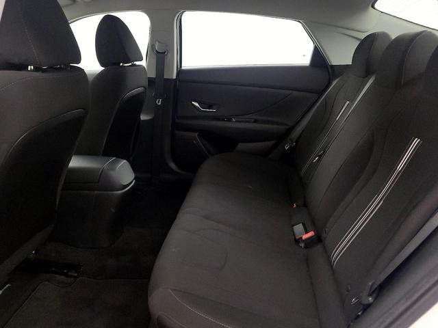 Photo of 2022 White Hyundai ELANTRA