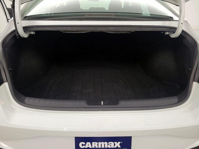 Photo of 2022 White Hyundai ELANTRA