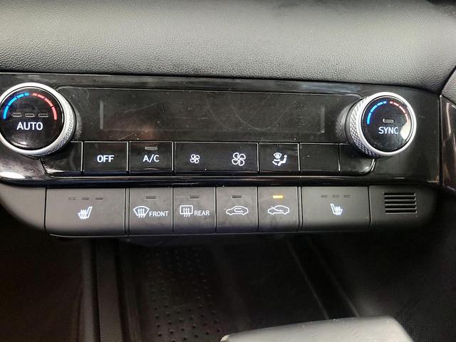 Photo of 2022 White Hyundai ELANTRA